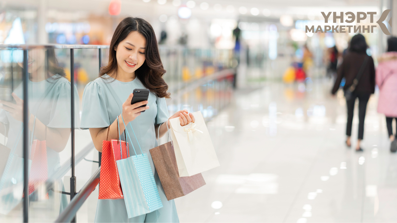 Дэлгүүр хэсч буй хүмүүс